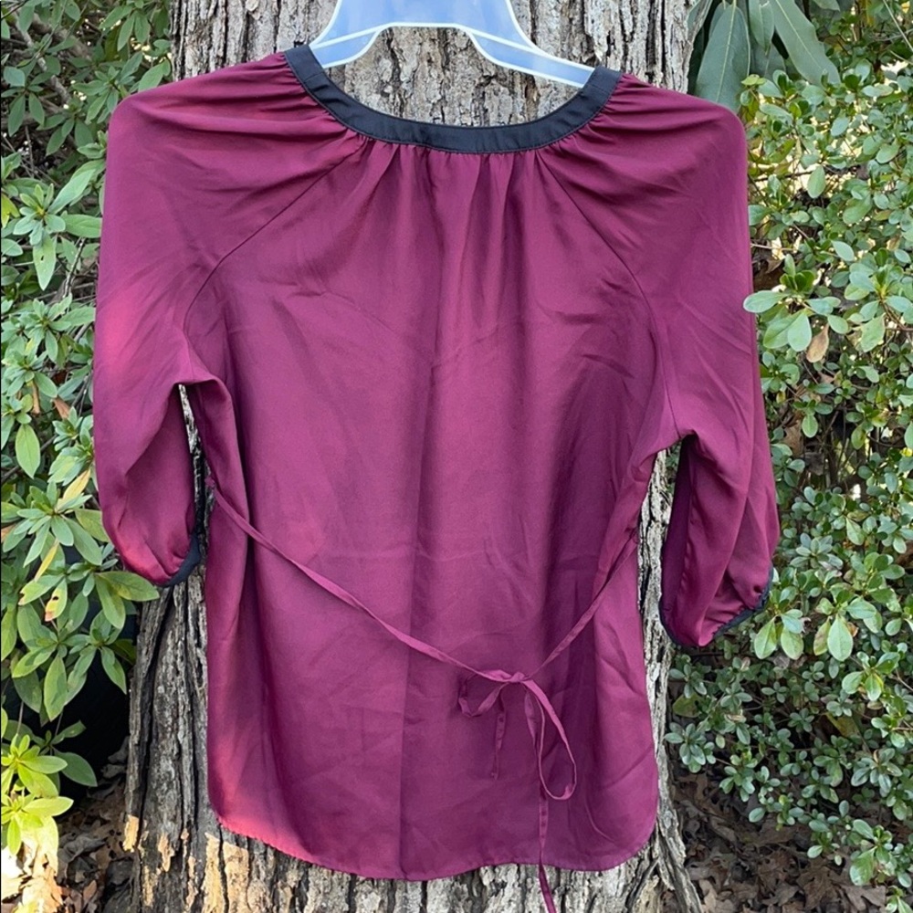 Motherhood Maternity V-Neck Red Wine Maroon Burgundy Black Trim Blouse Tie M